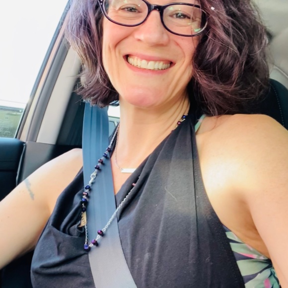 Meet your Posher, Elisa - Picture 2 of 3